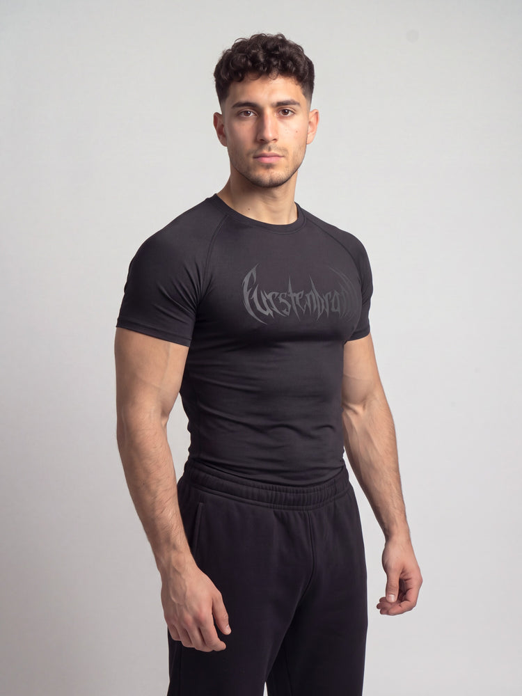 Remera compresion "Black Gothic" (negro)