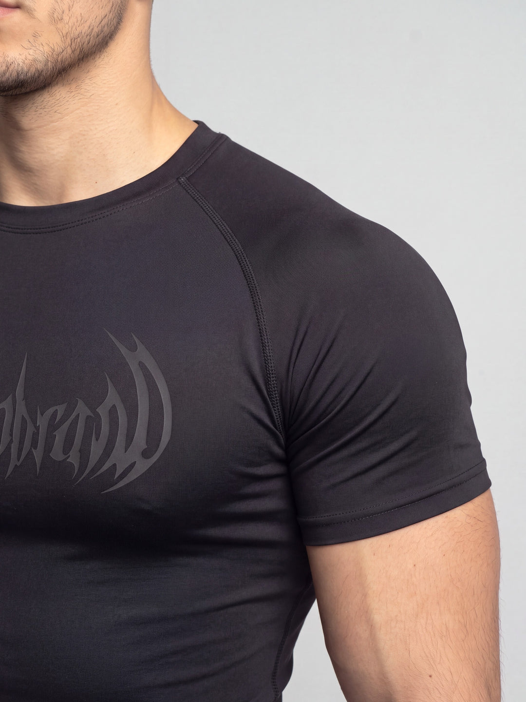 Remera compresion "Black Gothic" (negro)