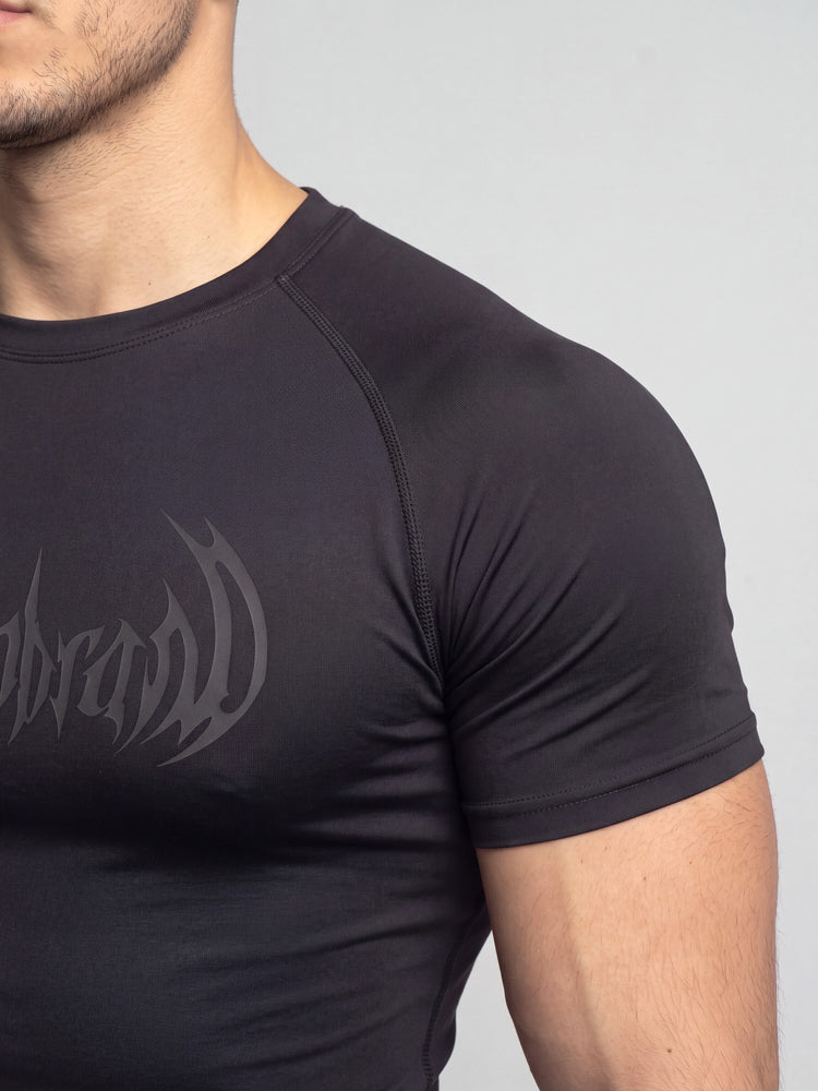 Remera compresion "Black Gothic" (negro)