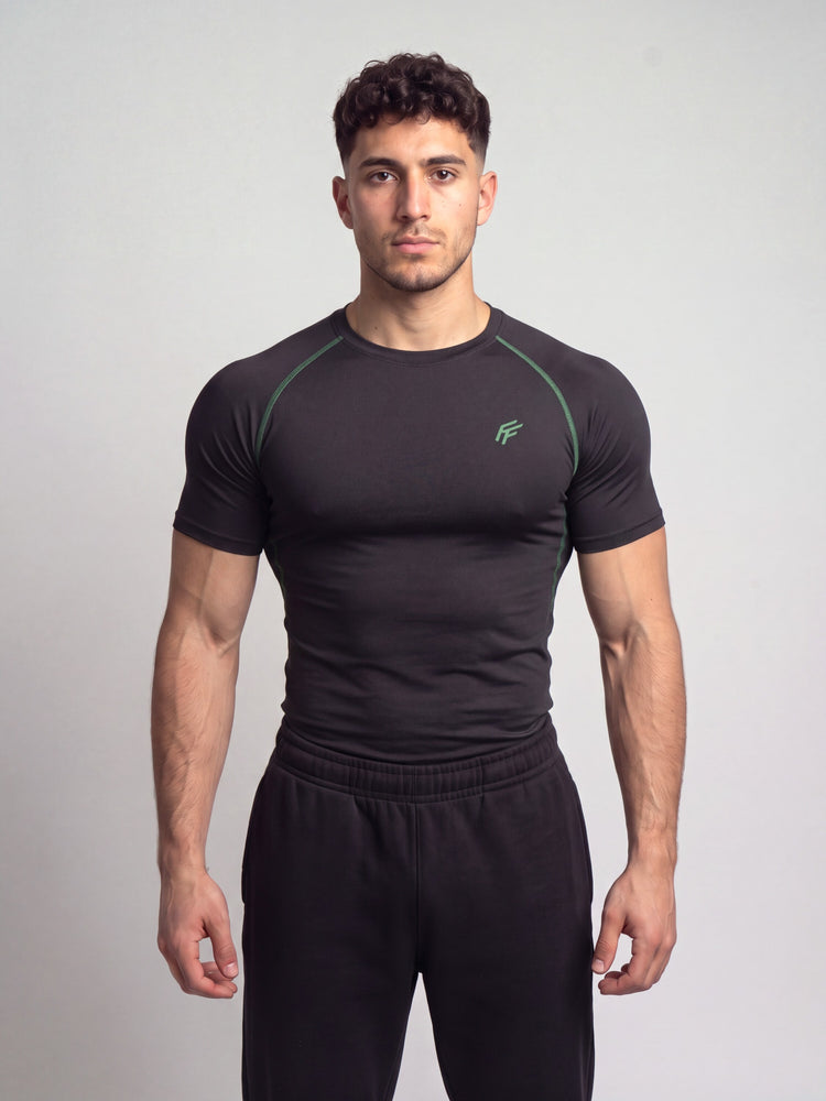 Remera de compresion "Green Seams" (Negro)