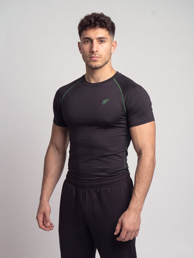 Remera de compresion "Green Seams" (Negro)