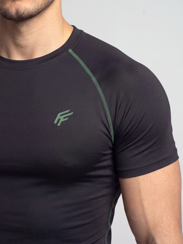Remera de compresion "Green Seams" (Negro)