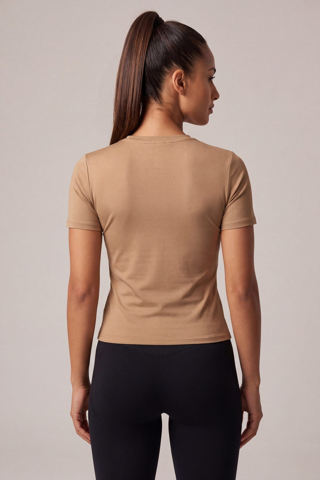 Remera de compresión New Era (Avellana)
