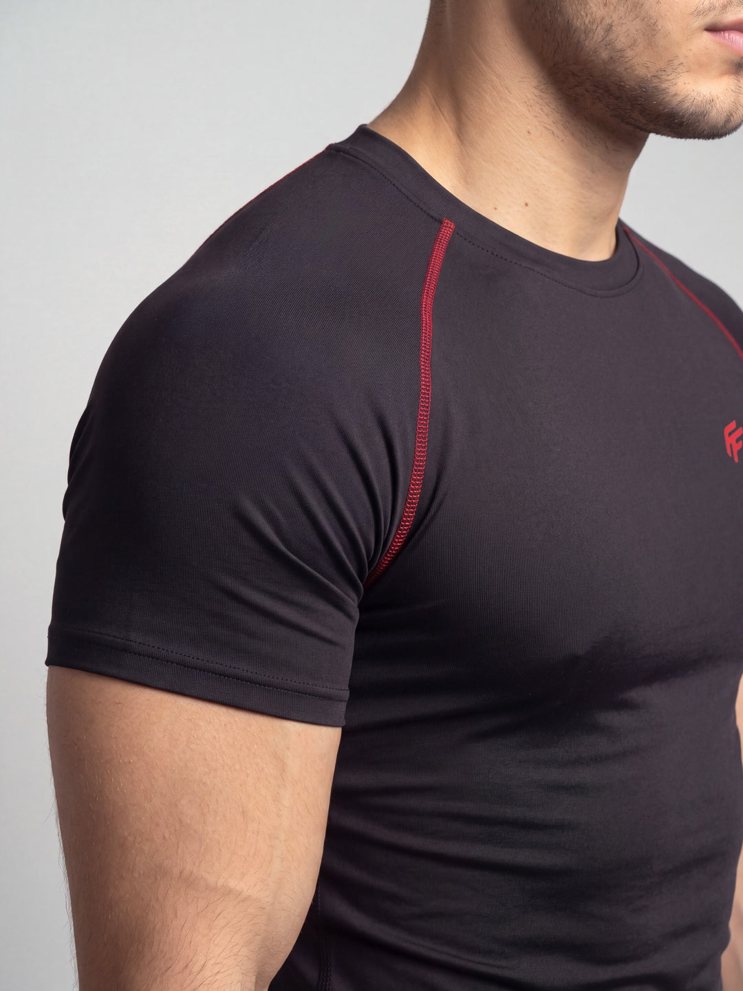 Remera de compresión Red Seams (negro)