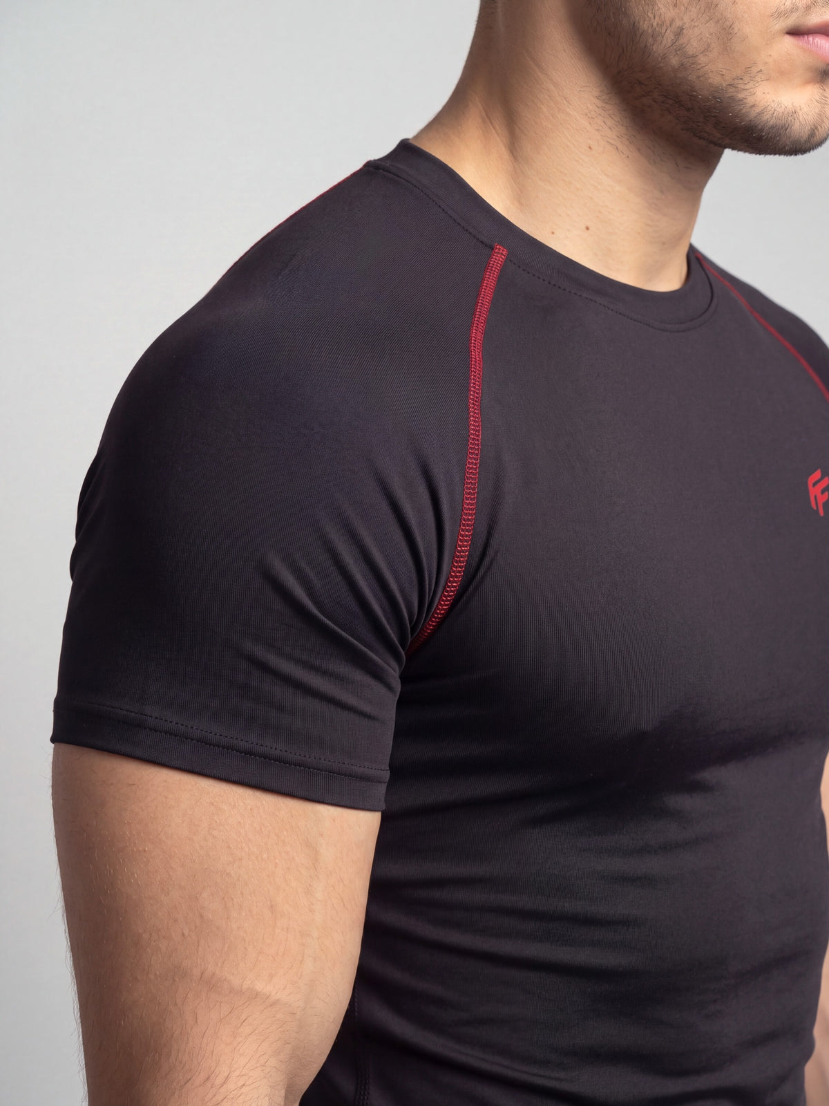 Remera de compresión Red Seams (negro)