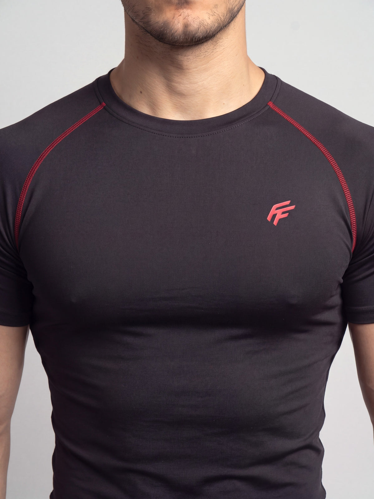 Remera de compresión Red Seams (negro)