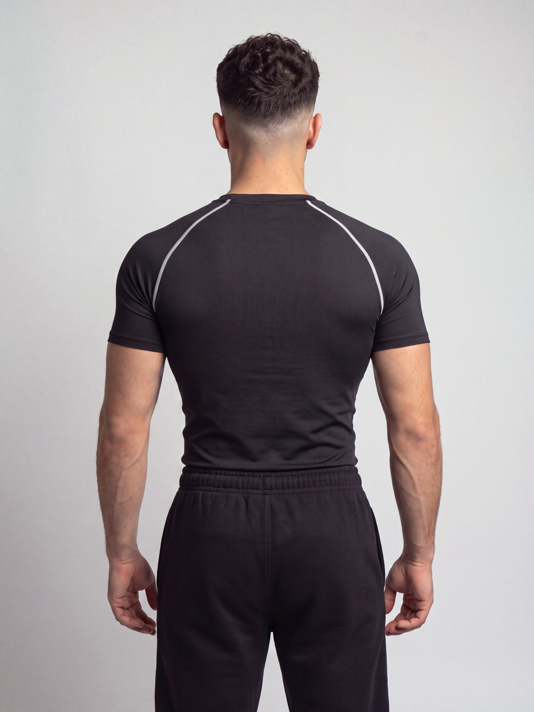Remera de compresion "White Seams" (Negro)